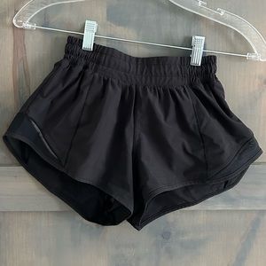 Lululemon Hotty Hot low/mid rise, sz 2 Black 2.5 in